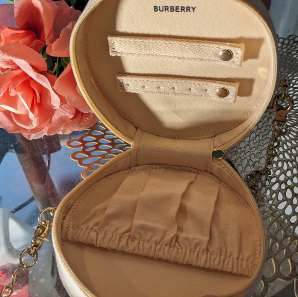 Burberry - Picture 3 of 10